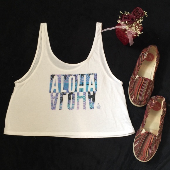 Volcom Tops - ✅4-20 Volcom crop top graphic “aloha” print medium